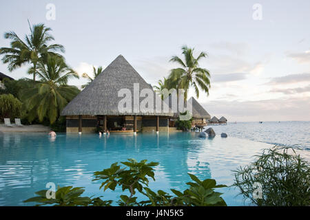 Französisch-Polynesien, Tahiti, Tahiti Nui Island, Papete, Intercontinental Resort, Küste, Stahlwerke, Meerblick, Abendlicht, Stockfoto