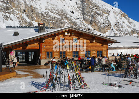 Deutschland, Bayern, Zugspitze, Schnee-fernen, Sunning Alpine Restaurant, Terrasse, Alpenpanorama, Gäste, Oberbayern, Alpen, Berge, Berge, Zugspitze Niederdeutsch, Schnee entfernten Gletscher, SonnAlpin, Sonnenterrasse, Restaurant-Terrasse, Gebäude, Stahlwerke, Berggastronomie, Gastronomie, Bergpanorama, Gipfel, Panorama, Ansicht, Person, Wintersportler, Stop Schaukel, Landschaft, Ski Stand, Schnee, draußen Stockfoto