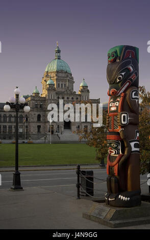 Kanada, British Columbia, Vancouver Island, Victoria, Parlament, Totempfahl, Nordamerika, British Colombia, Ziel, Ort von Interesse, Gebäude, Struktur, Architektur, Regierung, Kuppel, Pol, Skulptur, Indisch, St.-Kunst, Kultur, Totem, Stockfoto