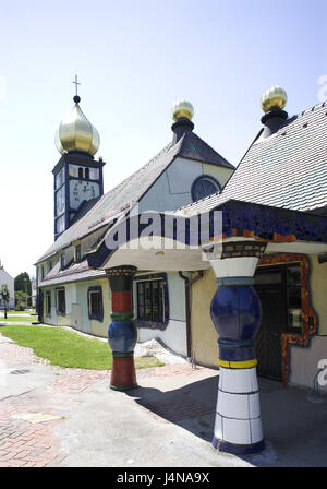 Österreich, Steiermark, Köflach, 100 Wasser Kirche außerhalb Reinigungstee, Stadt, Kirche, Stadtpfarrkirche, Hund Wasser Kirche, 1987, Transformation, Baustil, 100 Wasser, Kirche, Kirchturm, Farbe, Gold, Uhr, Architektur, Säulen, hell, Kirchenarchitektur, Ort von Interesse, Sehenswürdigkeit, Kunst, menschenleer, Stockfoto