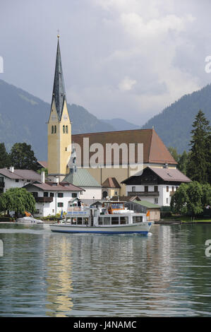 Deutschland, Bayern, Tegernsee, Rottach-Egern, lokale Ansicht, Kirche, See, Ausflugsschiff, Stockfoto