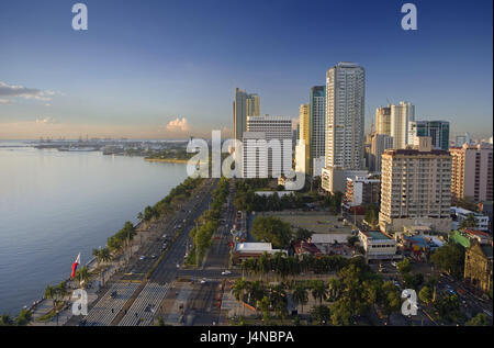 Philippinen, Insel Luzon, Manila, Blick auf die Stadt, Roxas Boulevard, Meer, Stadt, Hauptstadt, Gebäude, Häuser, Architektur, Hochhäuser, Straße, Stockfoto