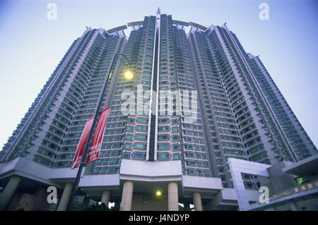 China, Hongkong, Tung Chung, Lantau Island, Hochhaus, Asien, Stadt, Insel, Gebäude, Haus, Wohnhaus, Wohnhaus, flache Komplex, Hochhaus, Wohnungen, Appartementhaus, Architektur, Modern, Laternen, Straßenlaternen, Himmel, Sonnenuntergang, Abend, niemand, Stockfoto