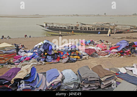 West-Afrika, Mali, Niger-Binnendelta, Stadt Mopti flux Bani, Shore, Bekleidungsmarkt, Stockfoto