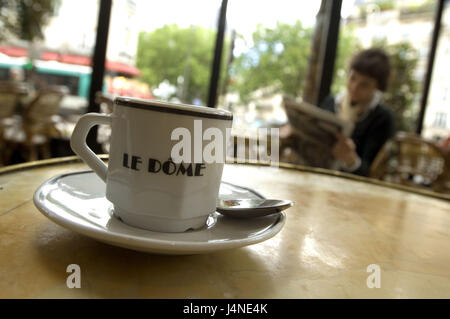 Frankreich, Paris, Café Le Kathedralen, Tabelle, Kaffeetasse, Stockfoto