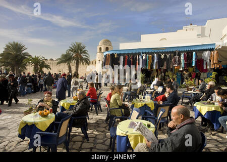 Tunesien, Sousse, Old Town, Straßencafé, Tourist, Nordafrika, Stadt, Hafen, Medina, Medina, UNESCO-Weltkulturerbe, Bar, Café, Person, Reisen, Urlaub, Entspannung, Erholung, Tourismus, Stockfoto