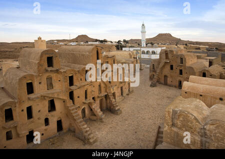 Tunesien, Tataouine, Ksar Sultan Ouled Soltane, Nordafrika, die Berbersiedlung, Stadt, Siedlung, Strukturen, Ksour, Ghorfas, Speicher-Burg, Speicher Schlösser, Treppen, Turm, Minarett, Urlaubsort, Ziel, Ort von Interesse, Stockfoto