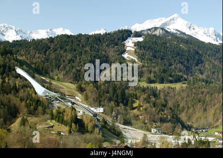 Deutschland, Bayern, Garmisch-Partenkirchen, großen Olympiaschanze, Gebirgsmassiv, Oberbayern, Werdenfelser, Ski-Sprung-Schanze, Sprungschanze, an der Seite, Skispringen, Bauarbeiten, unvollständig, Bearbeitung, Wettersteingebirge, Alpspitze, Berge, Schnee, Holz, Bäume, Sonne, Himmel, blau, Stockfoto