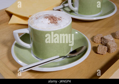 Tasse Cappuccino, Brusthaut Schaum, Kaffeetasse, Unterplate, Löffel, Getränk, Heißgetränk, koffeinhaltigen, Kakao Pulver, Zuckerwürfel, Stockfoto