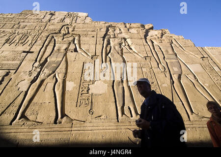 Ägypten, Nil Senke, Kom Ombo, Tempel, Relief, Tourist, von unten, Stockfoto