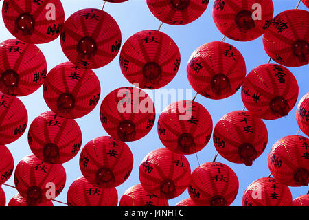 Kaohsiung, Taiwan, Cijin Island, Tianhou Tempel, Laternen, detail, Asien, Ziel, Ort von Interesse, Insel, glauben, Religion, Taoismus, Dekoration, Lampen, Lampions, rot, Zeichen, Perspektive, Stockfoto