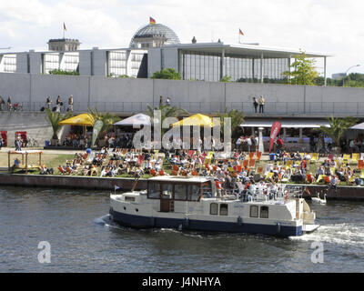 Deutschland, Berlin, die Spree, Ausflugsschiff, Ludwig Erhard-Ufer, Strand, Person, Stockfoto