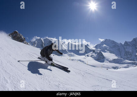 Schweiz, Engadin, Bernina-Gruppe, Diavolezza, Skigebiet, Piste, Skifahrer, Stockfoto
