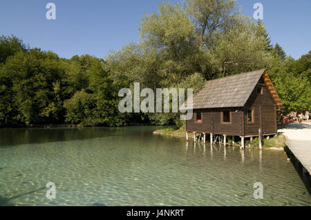 Kroatien, Nationalpark Plitvicer Seen, Bootshaus, Brücke, Stockfoto