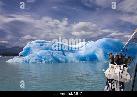 Argentinien, Patagonien, bundesweit Gletscher park, Lago Argentino, touristischen Boot, kein Model-Release, Stockfoto