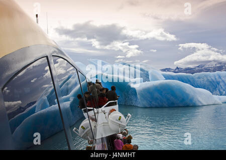 Argentinien, Patagonien, bundesweit Gletscher park, Lago Argentino, touristischen Boot, kein Model-Release, Stockfoto