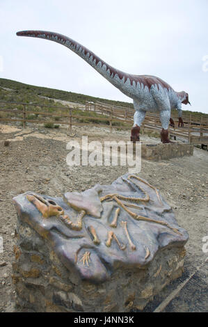 Leben-Replik des Baryonyx Dinosaurier. Nachbau des Hypsilophodon Dinosaurier-Skelett.  La Era del Peladillo Standort in IGEA Dorf, La Rioja, Spanien. Stockfoto