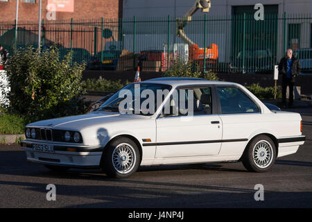 Eine Alpine weißen 1989 BMW 316i E30 zwei türiges Coupé auf dem Display an den Autos und Kaffee Auto treffen für Petrolheads in zentralen Liverpool Stockfoto