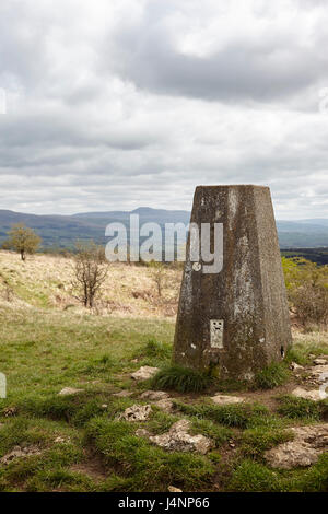 Trigonometrischen Punkt Carnforth Klippen Yorkshire Stockfoto