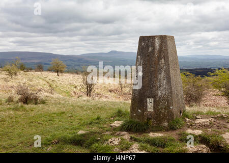 Trigonometrischen Punkt Carnforth Klippen Yorkshire Stockfoto