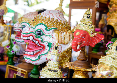 Hua Khon oder Khon-Maske, Teil des Kostüms der Interpreten der traditionellen Thai-Tanz. Stockfoto