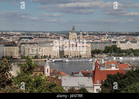 Auf der Dachterrasse-Blick über die Donau in Budapest, Ungarn. Stockfoto