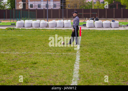 American Football Schiedsrichter beim Spiel dienen Stockfoto