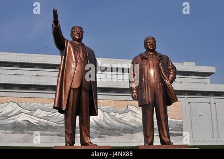 Mansudae Grand Denkmal, Kim Il-Sung und Kim Jong-Il. Großvater und Vater der geliebten Führer Stockfoto