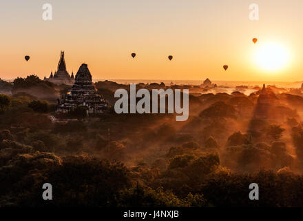 Stock Foto - Myanmar Sunrise in Bagan Stockfoto