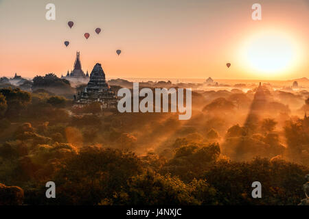 Stock Foto - Myanmar Sunrise in Bagan Stockfoto