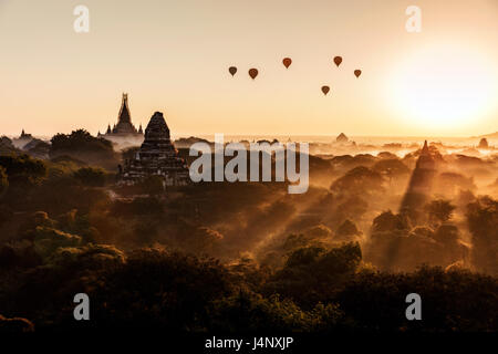 Stock Foto - Myanmar Sunrise in Bagan Stockfoto