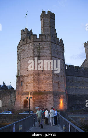 Wales, Gwynedd, Caernarfon Castle, Abendlicht, Tourist, Stockfoto