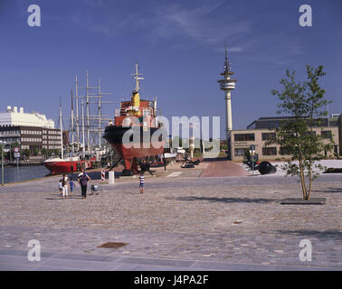 Deutschland, Bremerhaven, Binnenhafen, deutsche Navigation Museum, Schiffe, Besucher, Hafen, Schiff, Segel Schiff, Motorschiff, alte, historisch, Geschichte, Museum, Navigation, Navigation, Turm, Funkturm, Sehenswürdigkeit, außerhalb, Menschen, Stockfoto