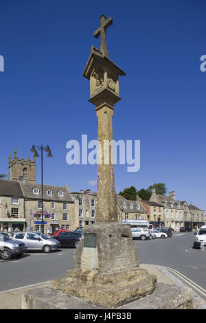 Großbritannien, England, Gloustershire, Cotswolds, Stow-on-the-Wold, Stein Säule, Kreuz, Stockfoto
