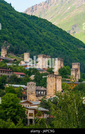 Stein-Türme in und um Mestia Swanetien Georgien Stockfoto