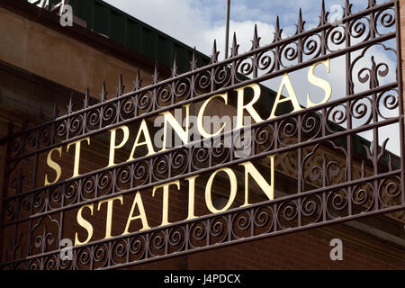 Großbritannien, England, London, St. Pancras Station, Zaun, Zeichen, Stockfoto