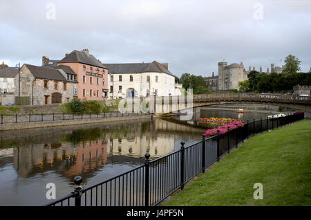 Irland, Leinster, Grafschaft Kilkenny, Kilkenny, Kilkenny Castle, Fluss Nore, Stockfoto