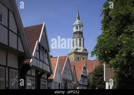 Deutschland, Quakenbrück, samt Pfarrei Art Land, Hares Tal, Kathedrale Land Oldenburg, Niedersachsen, große Kirchstrasse, Fachwerkhäuser, Kirche St. Sylvester, evangelische Kirche, Stockfoto