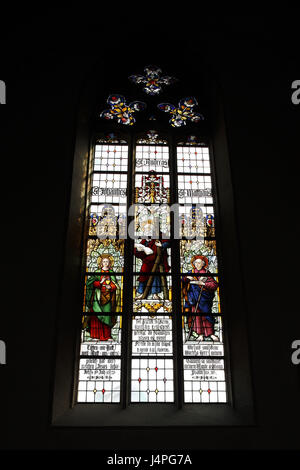 Deutschland, Niedersachsen, Emsbüren, Kirche St. Andreas, Innenansicht, gotischen Maßwerk Fenster, Apostel, Stockfoto