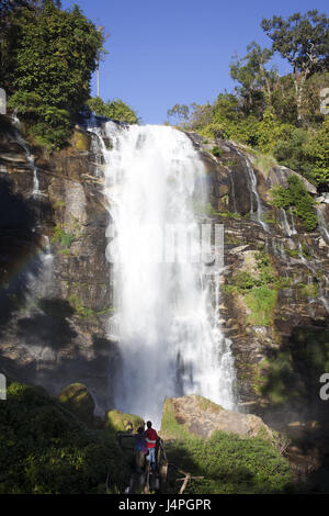 Thailand, Chiang Mai, Doi Inthanon Nationalpark, Wachiratharn Wasserfall, Tourist, kein Model-release Stockfoto