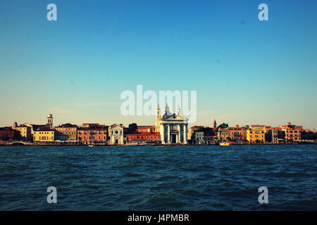 Blick auf die Lagune von Venedig mit Kirche Santa Maria del Rosario dei gesuati Wissen allgemein als Il gesuati, Italien Stockfoto