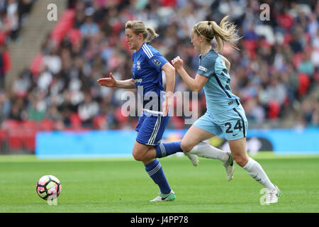 Birmingham City Ellen White (links) und Manchester Citys Keira Walsh Kampf um den Ball während der SSE Frauen FA Cup-Finale im Wembley Stadium, London. Stockfoto