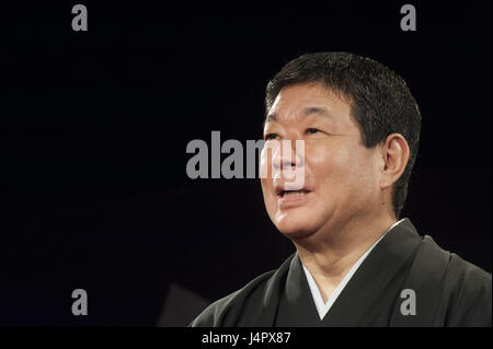 Yanagiaya Sankyo Rakugo Performer präsentiert die traditionelle Storytelling-Leistung auf der Event-Organisation durch Japan Foundation am 13. November 2012 in Buda Stockfoto