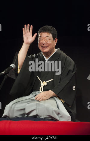 Yanagiaya Sankyo Rakugo Performer präsentiert die traditionelle Storytelling-Leistung auf der Event-Organisation durch Japan Foundation am 13. November 2012 in Buda Stockfoto