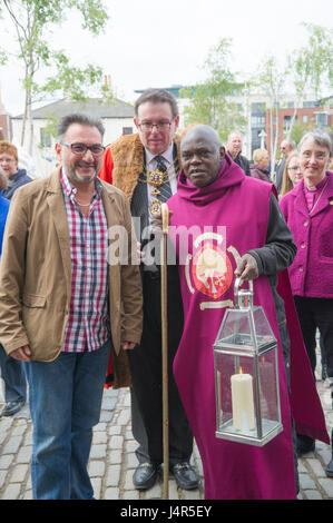 Hull, Yorkshire, Großbritannien. 13. Mai 2017. Der Erzbischof wurde von lokalen freundliches der Stadt begrüßt: Paul Saripo/Alamy Live News Stockfoto