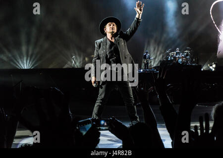 Vancouver, Kanada. 12. Mai 2017. Bono von U2 im BC Place Stadium in Vancouver, BC am 12. Mai 2017 für Joshua Tree Tour Credit: James Jeffrey Taylor/Alamy Live-Nachrichten Stockfoto