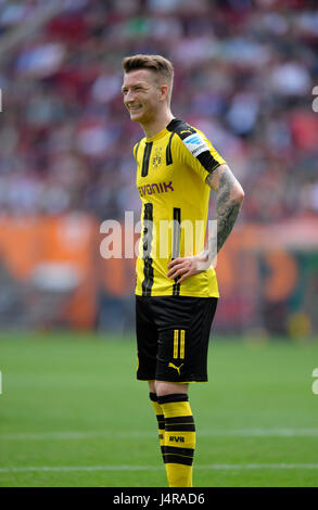 13.05.2017, Fussball 1. Bundesliga 2016/2017, 33.Spieltag, FC Augsburg - Borussia Dortmund in der WWK-Arena Augsburg. Marco Reus (Dortmund) Pessimistisch. Foto: Cronos/MIS Stockfoto