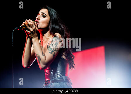 Venaria Reale, Italien. 13. Mai 2017.  Die italienische Sängerin Levante (Claudia Lagona) führt am Teatro della Concordia Credit: Alberto Gandolfo/Alamy Live News Stockfoto