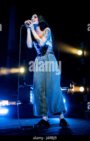 Venaria Reale, Italien. 13. Mai 2017.  Die italienische Sängerin Levante (Claudia Lagona) führt am Teatro della Concordia Credit: Alberto Gandolfo/Alamy Live News Stockfoto