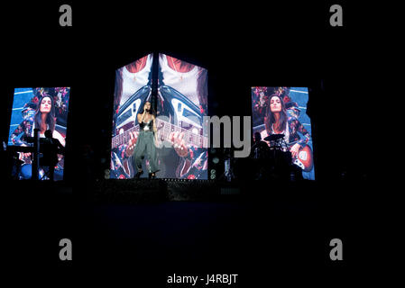 Venaria Reale, Italien. 13. Mai 2017.  Die italienische Sängerin Levante (Claudia Lagona) führt am Teatro della Concordia Credit: Alberto Gandolfo/Alamy Live News Stockfoto
